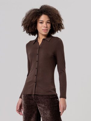 camisa-ajustada-chocolate-surkana-556baum11184-banes-moda-tienda-de-ropa-zapateria-bolsos-y-complementos-ramallosa-nigran-(1)