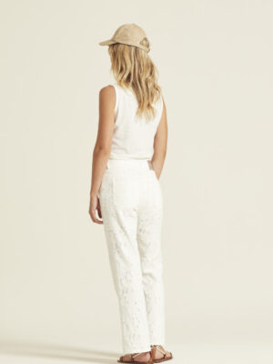 camiseta-blanca-oky-1214estio-banes-moda-tienda-de-ropa-zapateria-bolsos-y-complementos-ramallosa-nigran-2