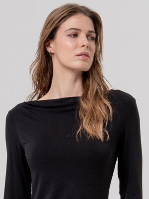 camiseta-cuello-barca-negro-surkana-556baum01300-banes-moda-tienda-de-ropa-zapateria-bolsos-y-complementos-ramallosa-nigran-(2)