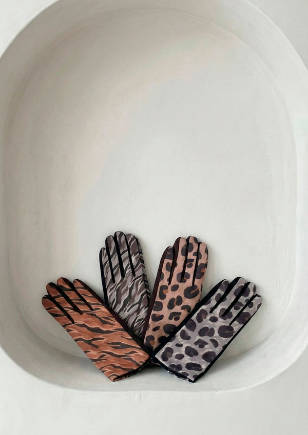 guantes-animal-print--noco-g26203-banes-moda-tienda-de-ropa-zapateria-bolsos-y-complementos-ramallosa-nigran guantes-animal-print--noco-g26203-banes-moda-tienda-de-ropa-zapateria-bolsos-y-complementos-ramallosa-nigran