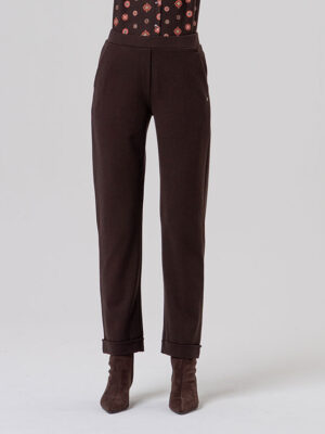 pantalon-estilo-chino-chocolate-surkana-556baxy51684-banes-moda-tienda-de-ropa-zapateria-bolsos-y-complementos-ramallosa-nigran-(1)