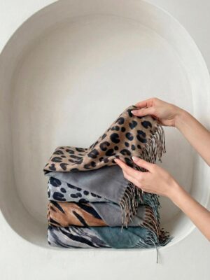 pañuelos-animal-print--noco-p26205-banes-moda-tienda-de-ropa-zapateria-bolsos-y-complementos-ramallosa-nigran