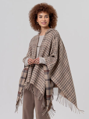 poncho-de-cuadros-crudo-surkana-36poca82102-banes-moda-tienda-de-ropa-zapateria-bolsos-y-complementos-ramallosa-nigran-(1)